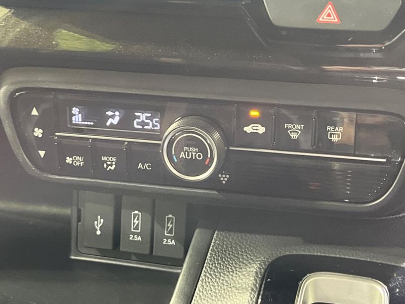 2018 Honda N-BOX CUSTOM DBA-JF3 (UW-6a584ad8e4c42)[28]
