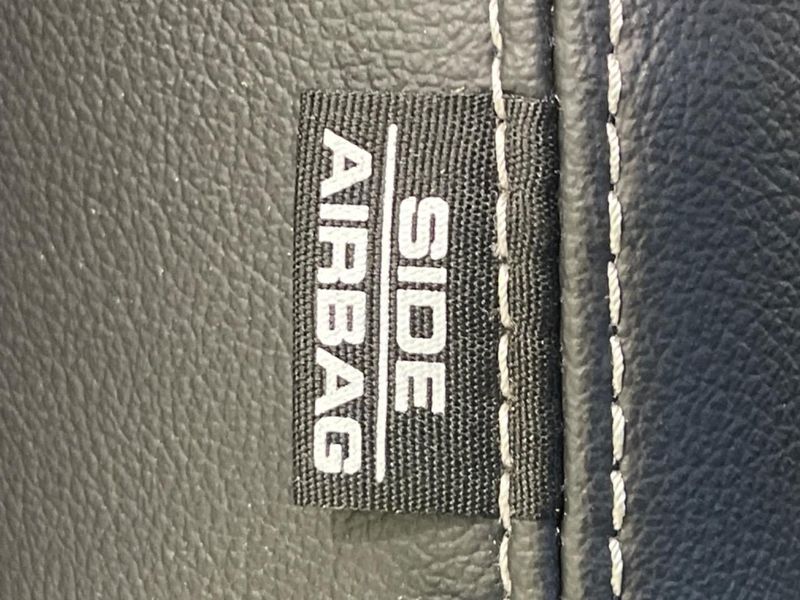 2018 Honda N-BOX CUSTOM DBA-JF3 (UW-6a584ad8e4c42)[16]