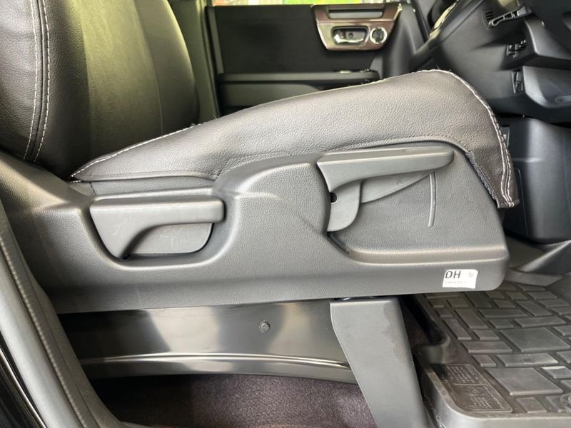 2019 Honda N-BOX CUSTOM DBA-JF3 (UW-6a584adab4e68)[24]