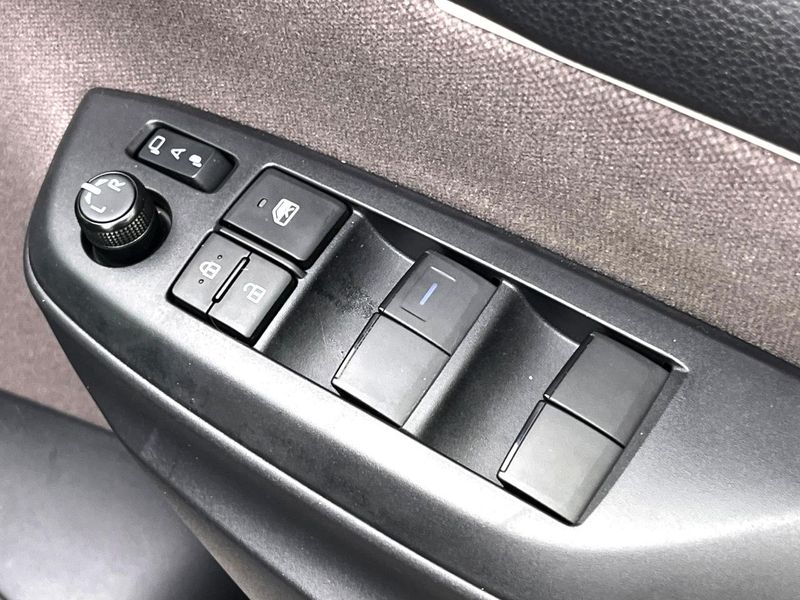 2020 Toyota Yaris 5BA-MXPA10 (UW-6a584bebd77c2)[6]