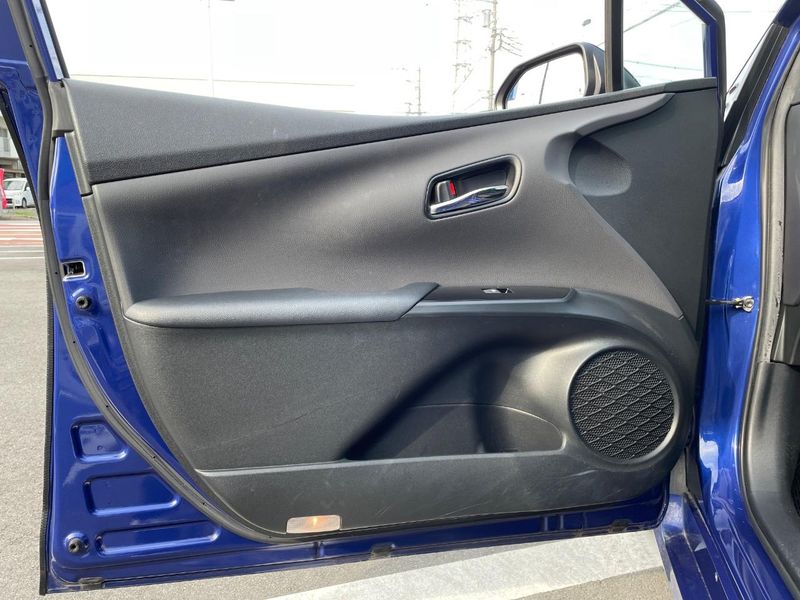 2017 Toyota Prius DAA-ZVW50 (UW-6a584ce1a7d0c)[26]