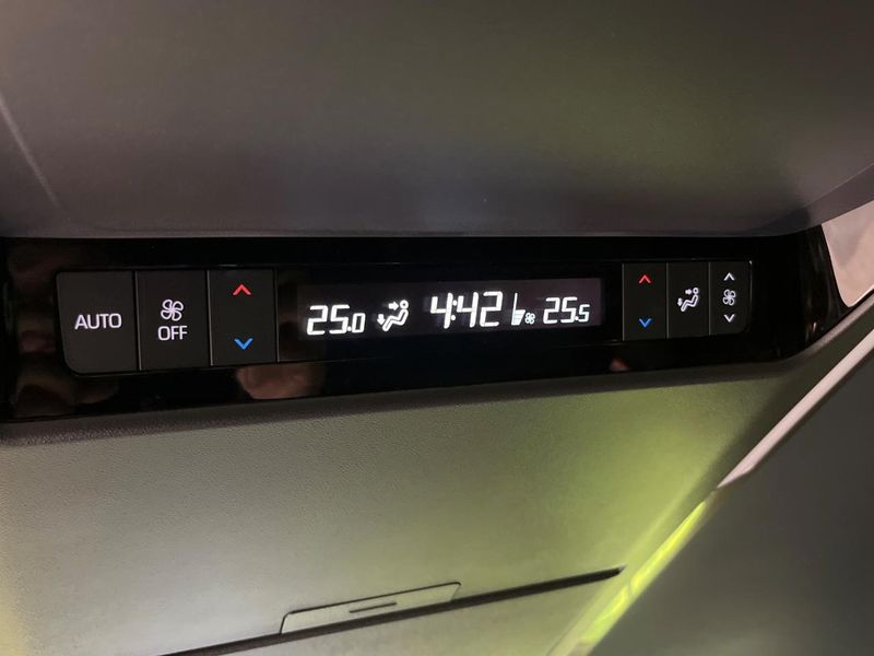 2024 Toyota Alphard Hybrid 6AA-AAHH40W (UW-6a599b8eabacc)[23]