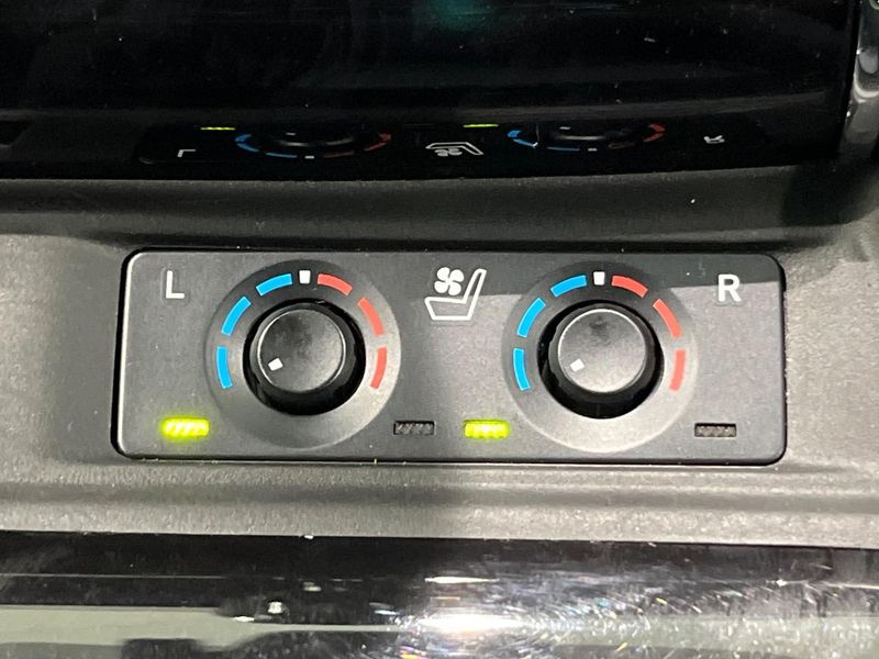 2021 Toyota Alphard 3BA-AGH35W (UW-6a599bb3abb11)[16]