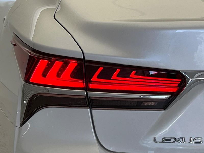 2018 Lexus LS DAA-GVF50 (UW-6a599ca68b87d)[18]