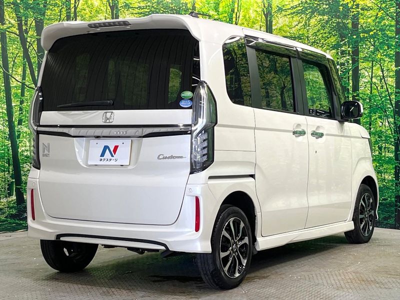 2017 Honda N-BOX CUSTOM DBA-JF4 (UW-6a599d0f959fa)[22]