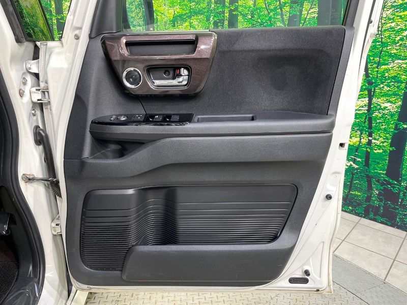 2017 Honda N-BOX CUSTOM DBA-JF4 (UW-6a599d0f959fa)[5]