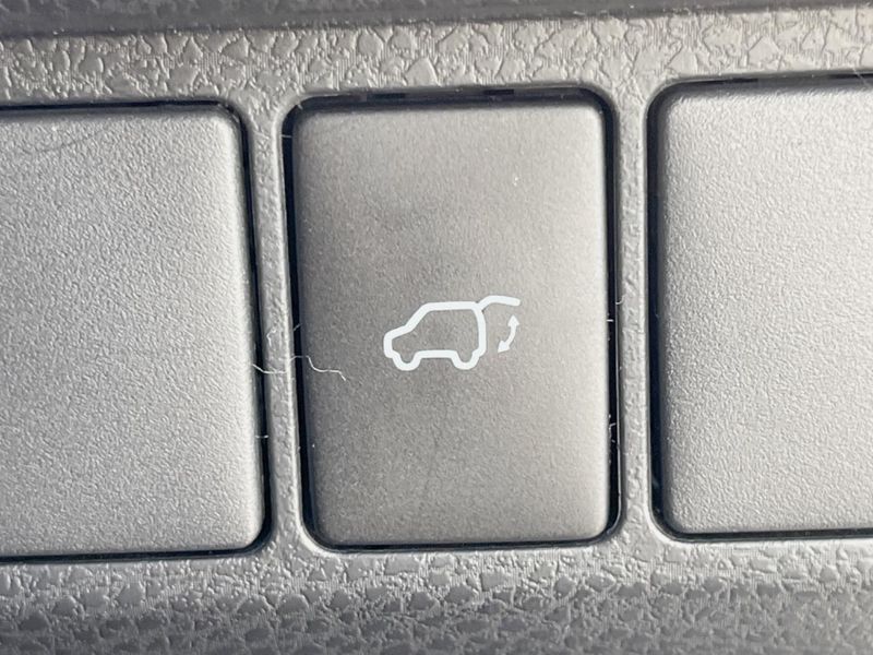 2017 Toyota Harrier DBA-ZSU60W (UW-6a599f5666095)[29]