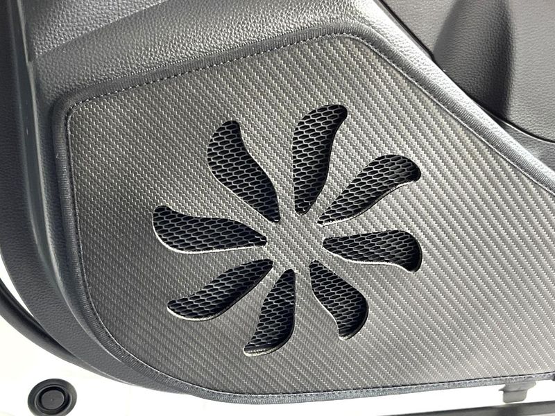 2024 Toyota Corolla Cross 6AA-ZVG13 (UW-6a599f5a6cfff)[27]