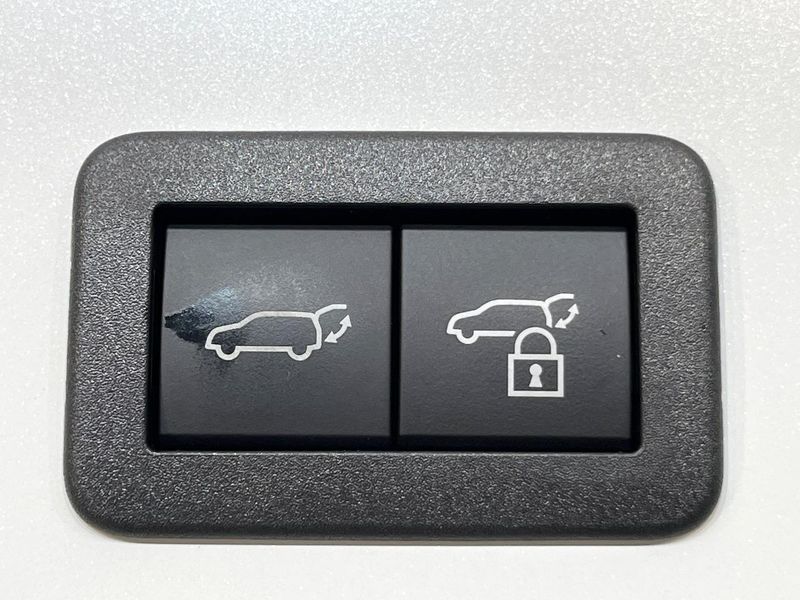 2024 Toyota Corolla Cross 6AA-ZVG16 (UW-6a599f5e47401)[24]