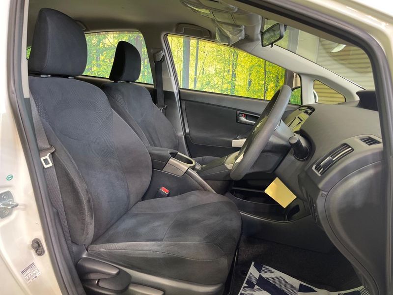 2015 Toyota Prius DAA-ZVW30 (UW-6a599f6346a1a)[24]