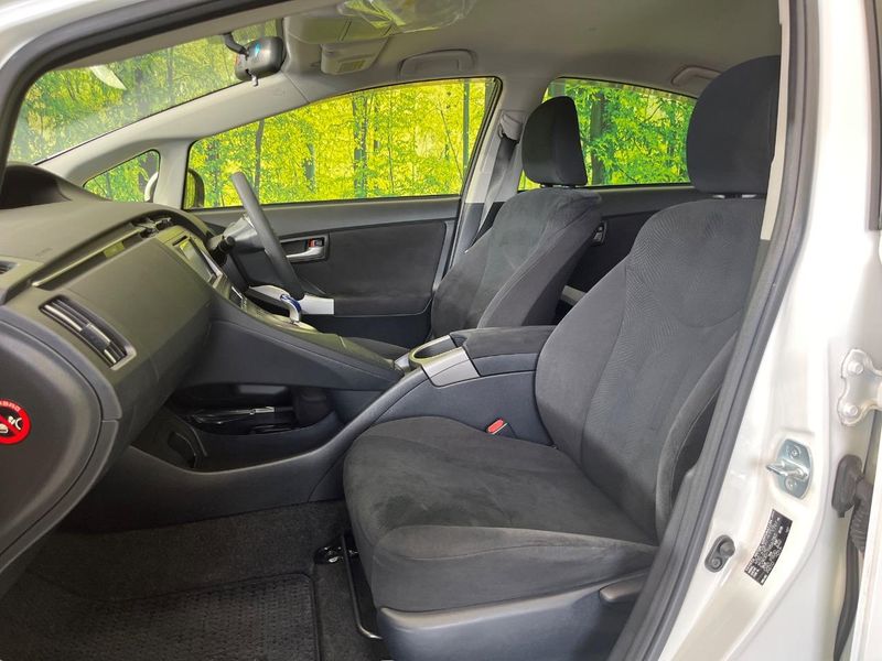 2015 Toyota Prius DAA-ZVW30 (UW-6a599f6346a1a)[26]