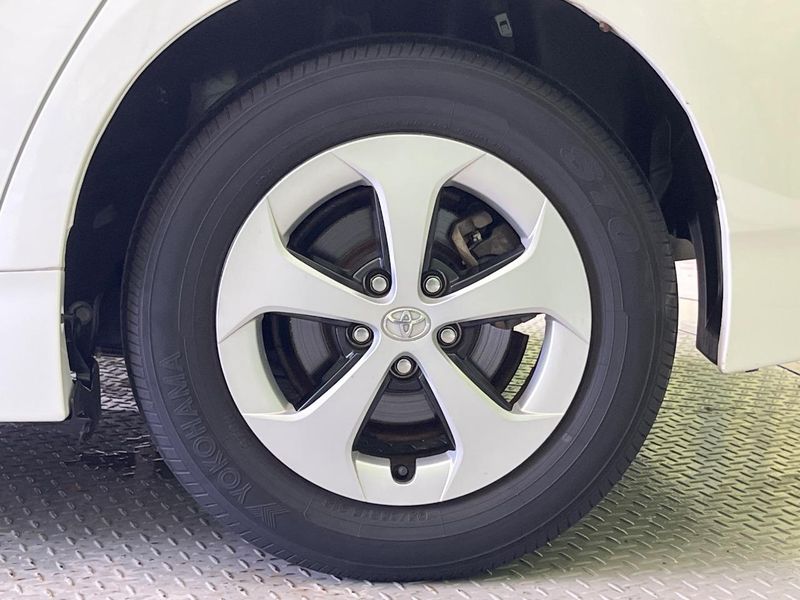 2015 Toyota Prius DAA-ZVW30 (UW-6a599f6346a1a)[21]