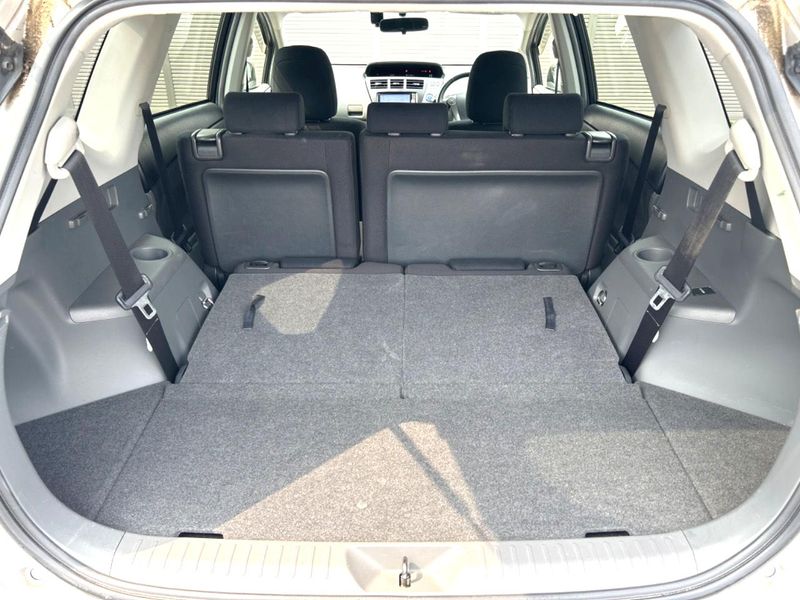 2014 Toyota Prius α DAA-ZVW40W (UW-6a599f666daf7)[27]