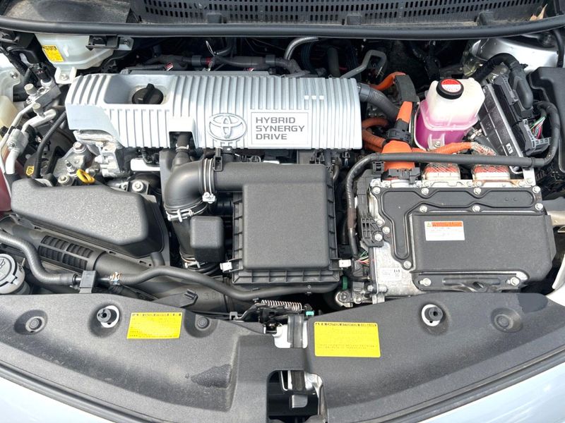 2014 Toyota Prius α DAA-ZVW40W (UW-6a599f666daf7)[17]