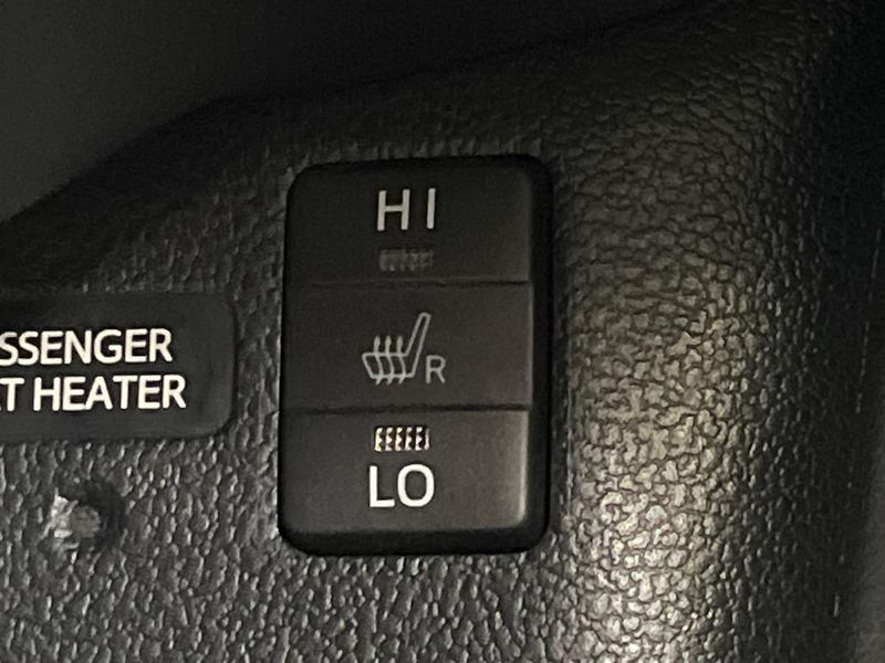 2019 Toyota Prius PHV DLA-ZVW52 (UW-6a599f74970c8)[29]