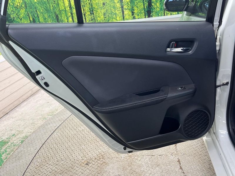 2019 Toyota Prius PHV DLA-ZVW52 (UW-6a599f74970c8)[13]