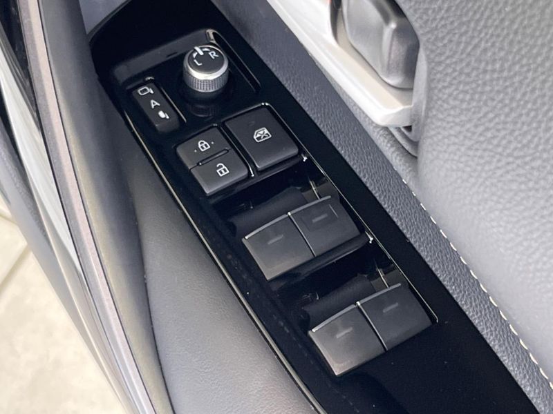 2024 Toyota Corolla Touring 6AA-ZWE219W (UW-6a599f7b4aed3)[22]