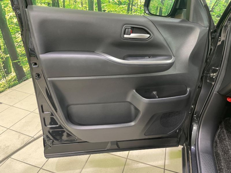 2022 Toyota Voxy 6AA-ZWR90W (UW-6a599f8466e03)[9]
