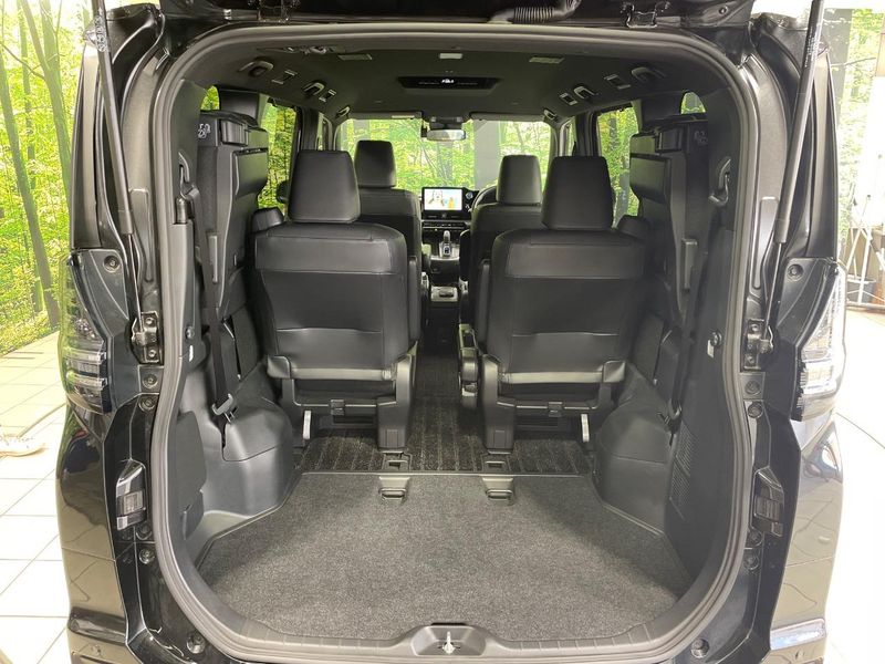 2022 Toyota Voxy 6AA-ZWR90W (UW-6a599f8466e03)[11]