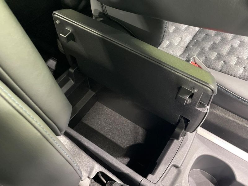 2022 Toyota Voxy 6AA-ZWR90W (UW-6a599f8466e03)[24]
