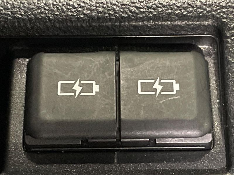 2022 Toyota Voxy 6AA-ZWR90W (UW-6a599f8466e03)[28]