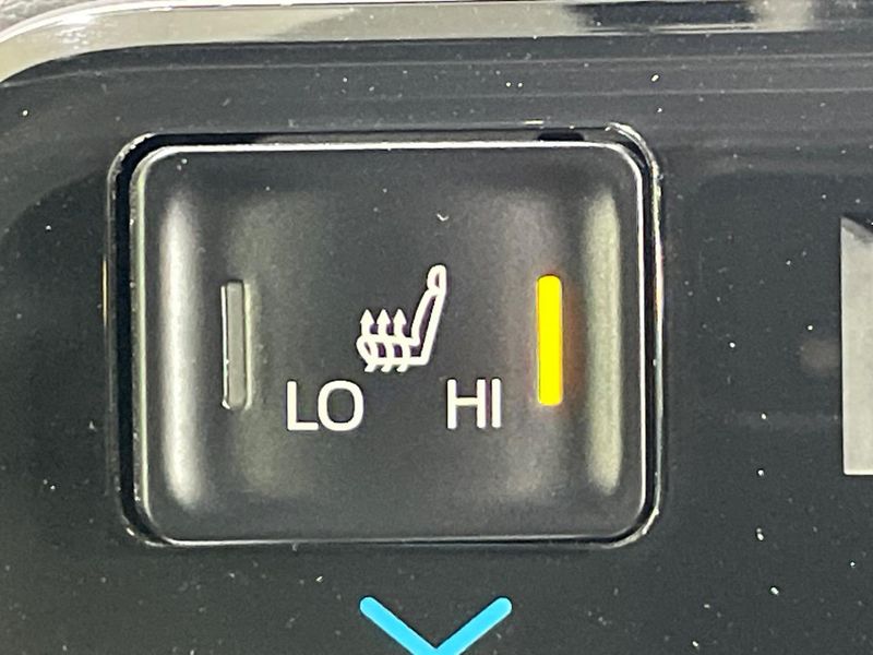 2022 Toyota Voxy 6AA-ZWR90W (UW-6a599f8466e03)[23]