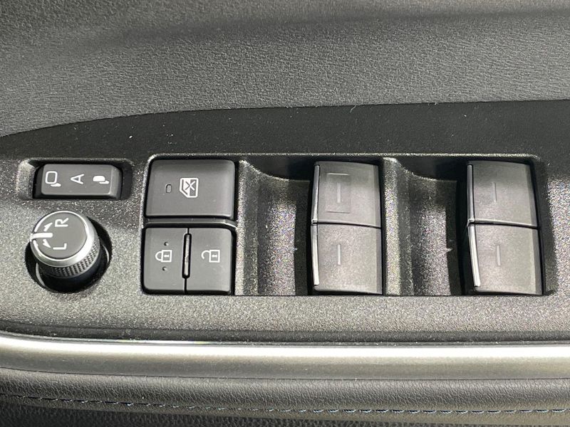 2022 Toyota Voxy 6AA-ZWR90W (UW-6a599f8466e03)[10]