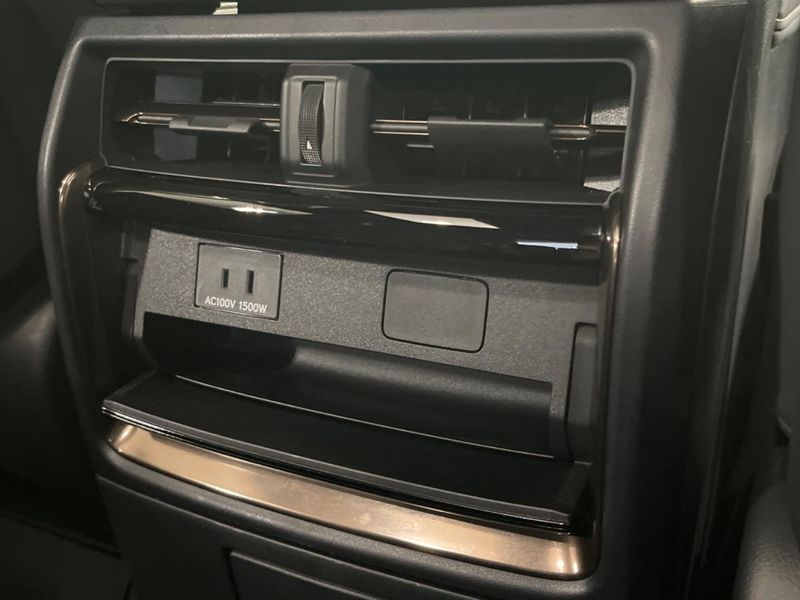 2023 Toyota Alphard Hybrid 6AA-AAHH40W (UW-6a5aed0a6e543)[28]