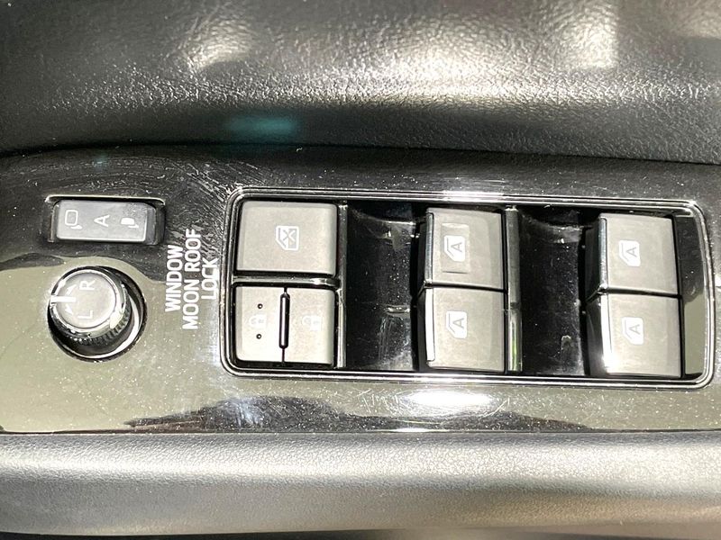 2015 Toyota Alphard DBA-AGH30W (UW-6a5aed1a56a44)[12]