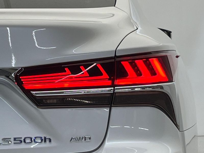 2017 Lexus LS DAA-GVF55 (UW-6a5aee29374f9)[23]