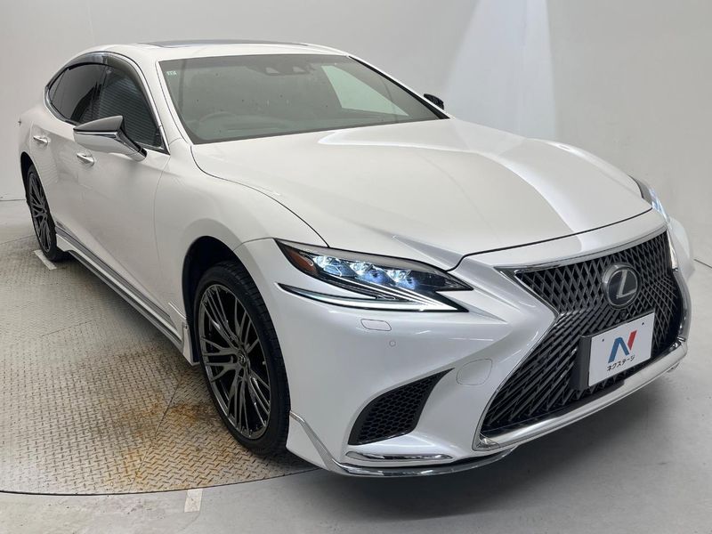 2017 Lexus LS DAA-GVF55 (UW-6a5aee29374f9)[15]