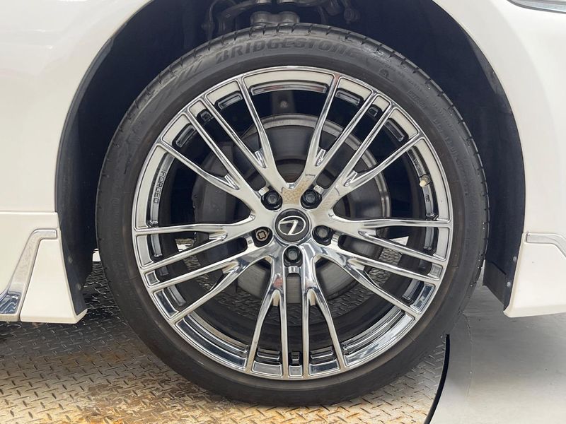 2017 Lexus LS DAA-GVF55 (UW-6a5aee29374f9)[17]