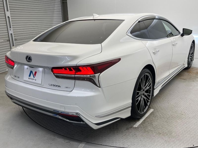 2017 Lexus LS DAA-GVF55 (UW-6a5aee29374f9)[21]