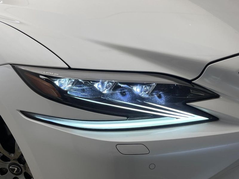 2017 Lexus LS DAA-GVF55 (UW-6a5aee29374f9)[8]