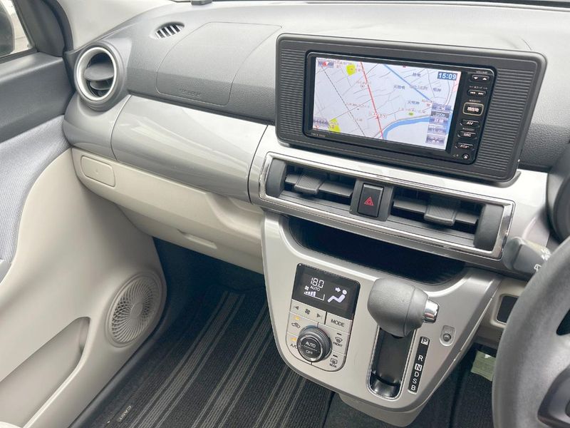 2016 Daihatsu Cast DBA-LA250S (UW-6a5aeee718cfb)[13]