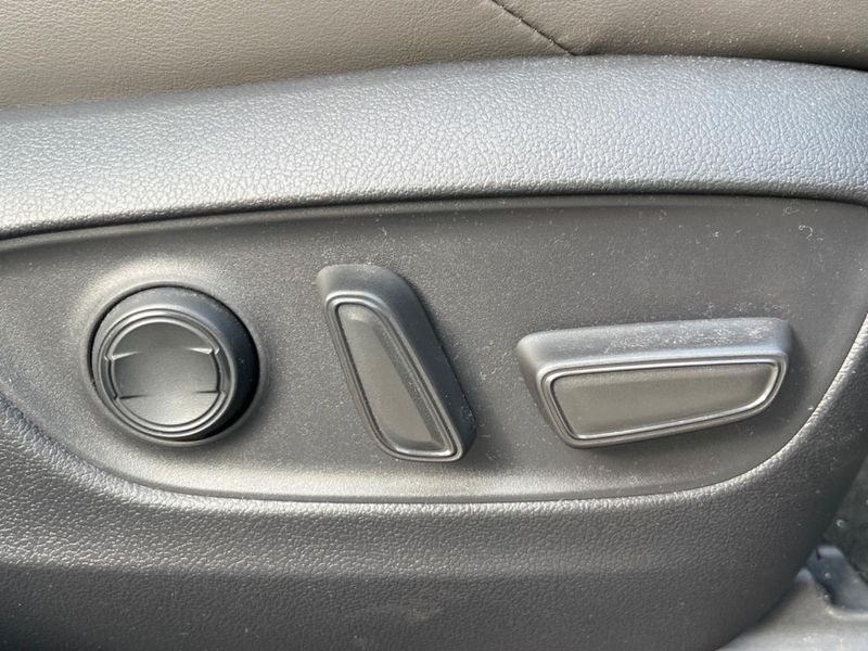 2019 Toyota RAV4 6BA-MXAA54 (UW-6a5aefb01fe11)[19]