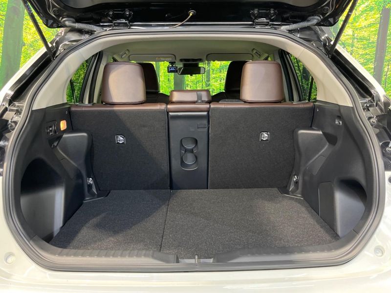 2021 Toyota Yaris Cross 6AA-MXPJ10 (UW-6a5aefcb44c48)[20]