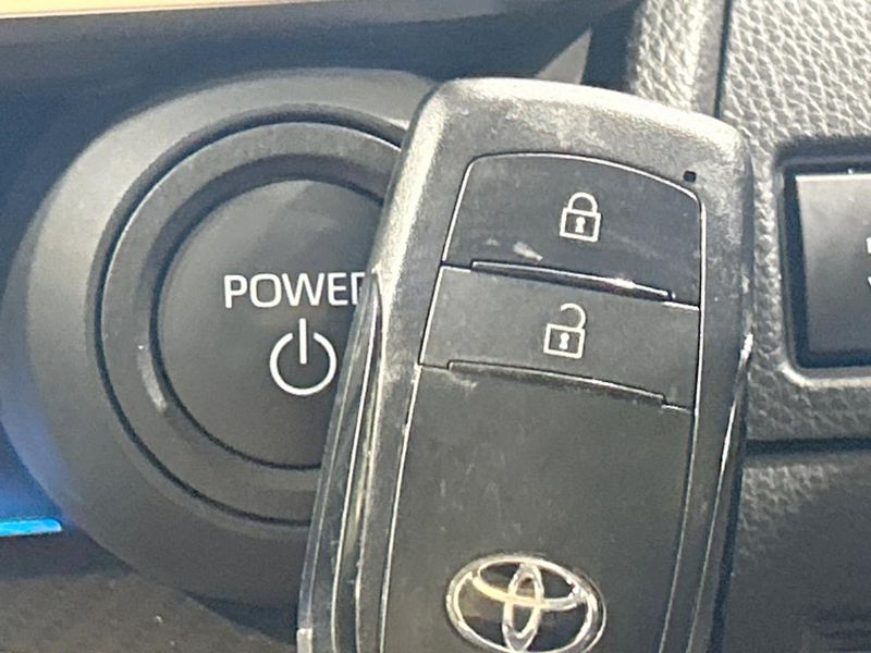 2023 Toyota Prius 6AA-MXWH60 (UW-6a5aeff3568a3)[6]