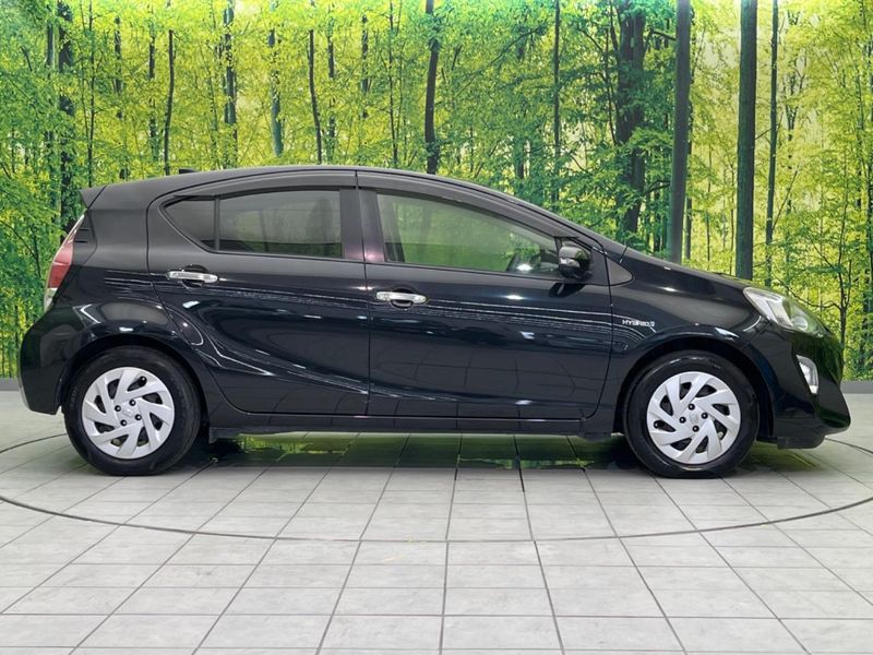 2016 Toyota Aqua DAA-NHP10 (UW-6a5af00ce1af0)[28]