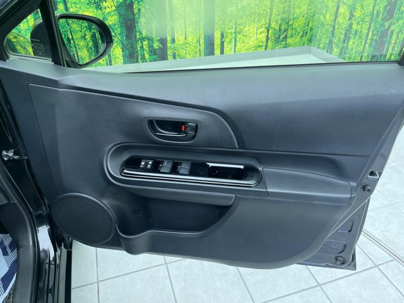 2016 Toyota Aqua DAA-NHP10 (UW-6a5af00ce1af0)[22]
