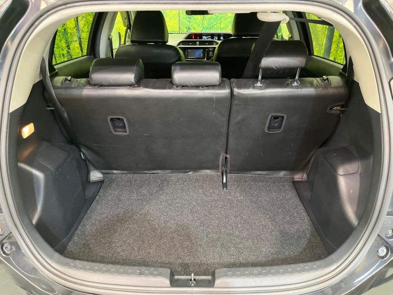 2016 Toyota Aqua DAA-NHP10 (UW-6a5af00ce1af0)[25]