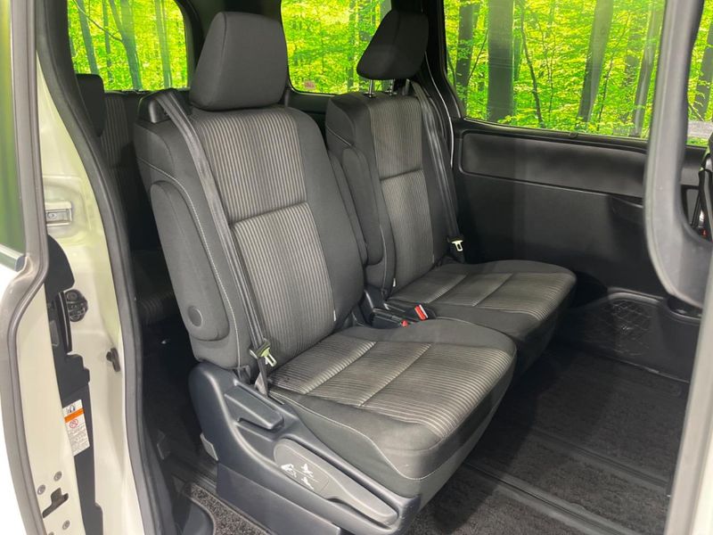 2019 Toyota Voxy DBA-ZRR80W (UW-6a5af0ce3e14a)[18]