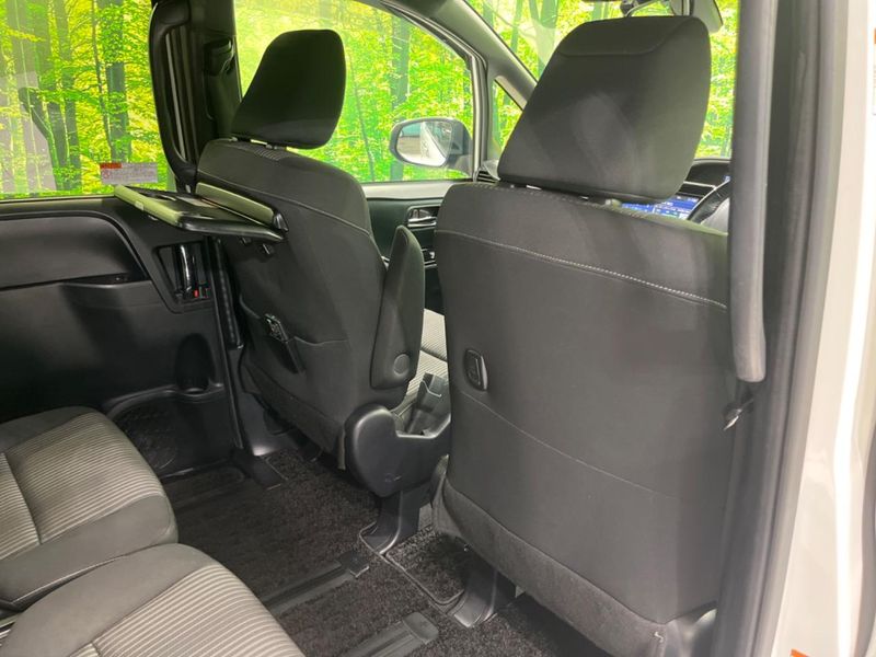 2019 Toyota Voxy DBA-ZRR80W (UW-6a5af0ce3e14a)[21]