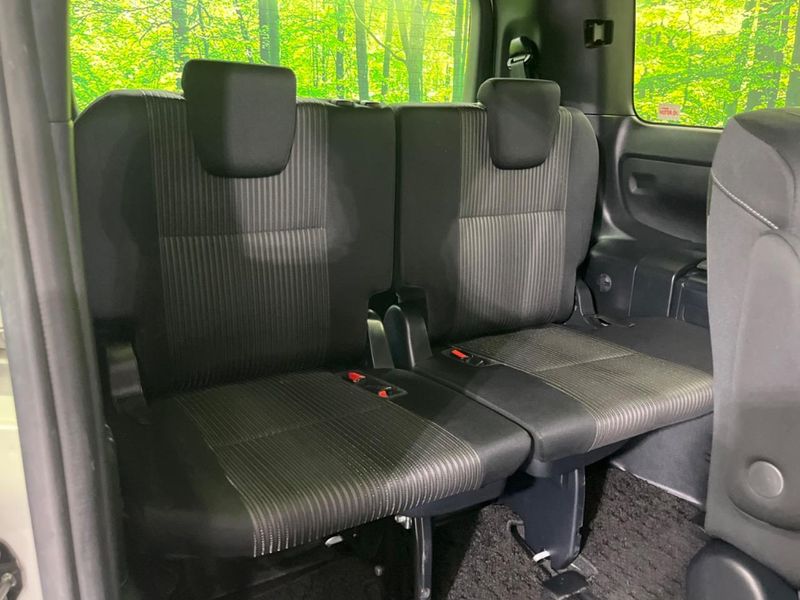 2019 Toyota Voxy DBA-ZRR80W (UW-6a5af0ce3e14a)[17]