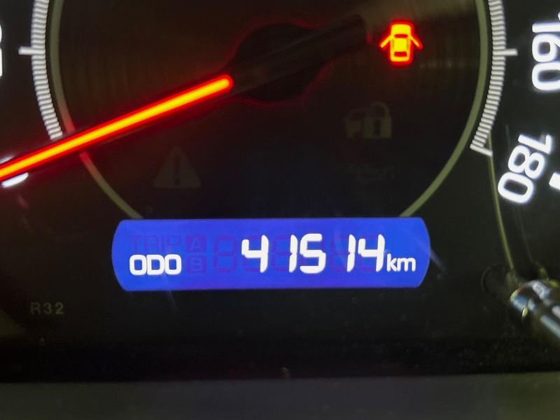 2021 Toyota Voxy 3BA-ZRR80W (UW-6a5af0d27dd85)[2]