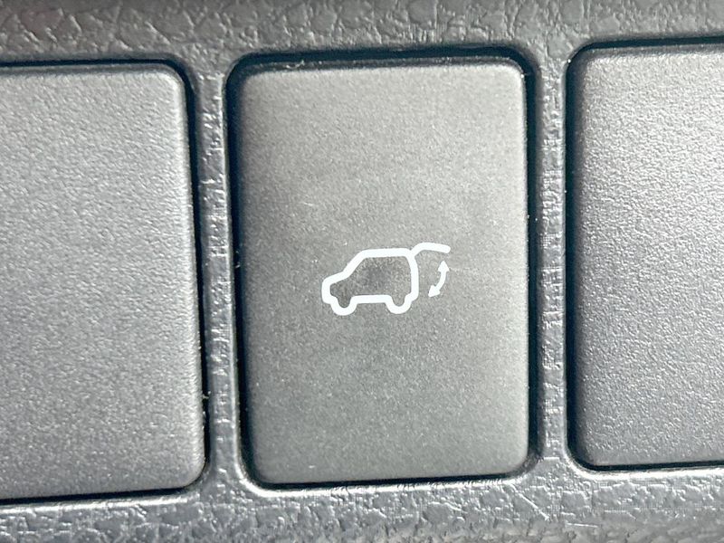 2015 Toyota Harrier DBA-ZSU60W (UW-6a5af0d5bf3b9)[23]