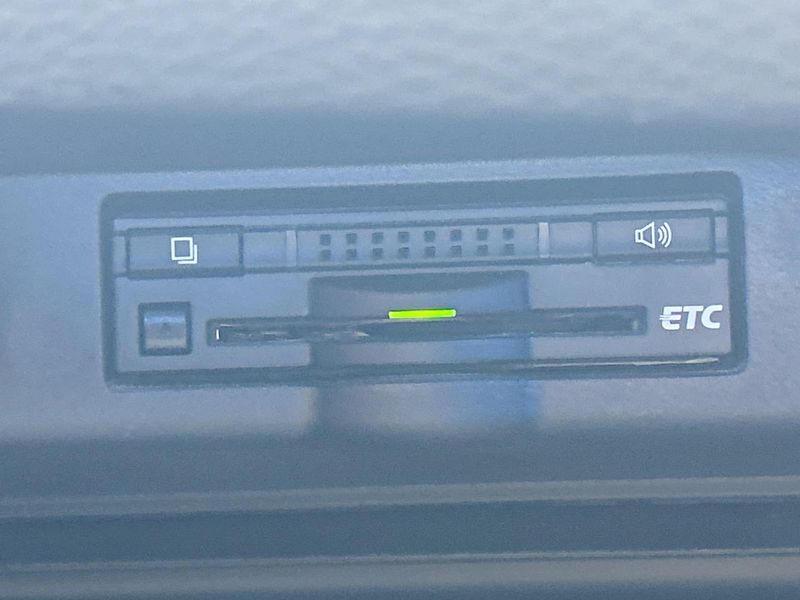 2015 Toyota Harrier DBA-ZSU60W (UW-6a5af0d5bf3b9)[29]