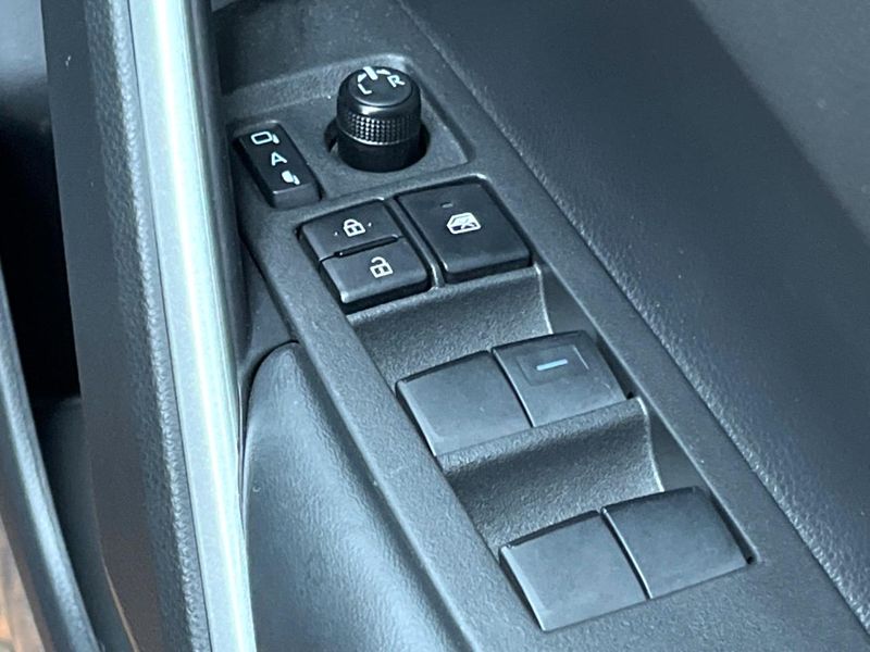 2024 Toyota Corolla Cross 6AA-ZVG13 (UW-6a5af0dd177af)[24]