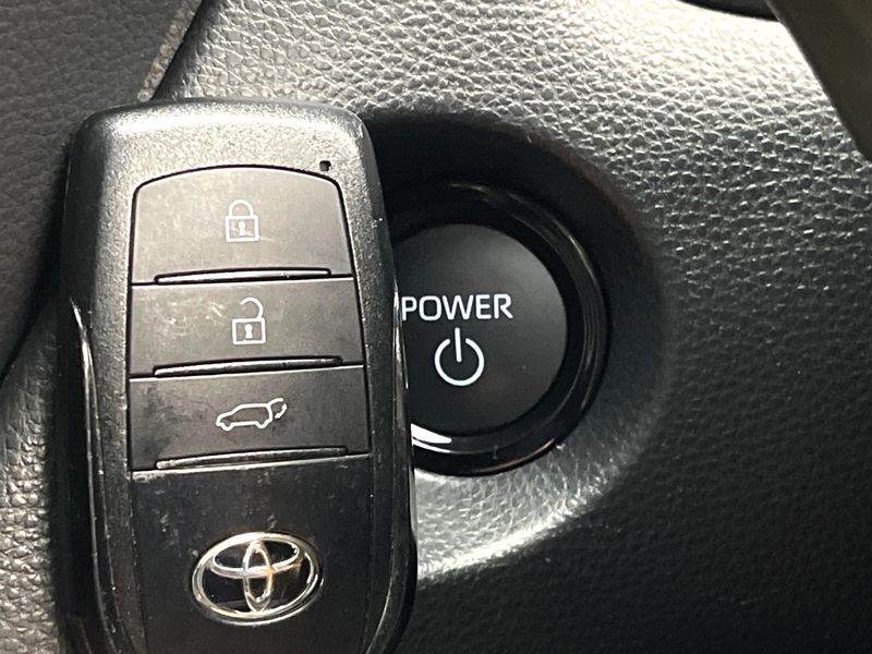 2025 Toyota Corolla Cross 6AA-ZVG13 (UW-6a5af0dde5d49)[11]