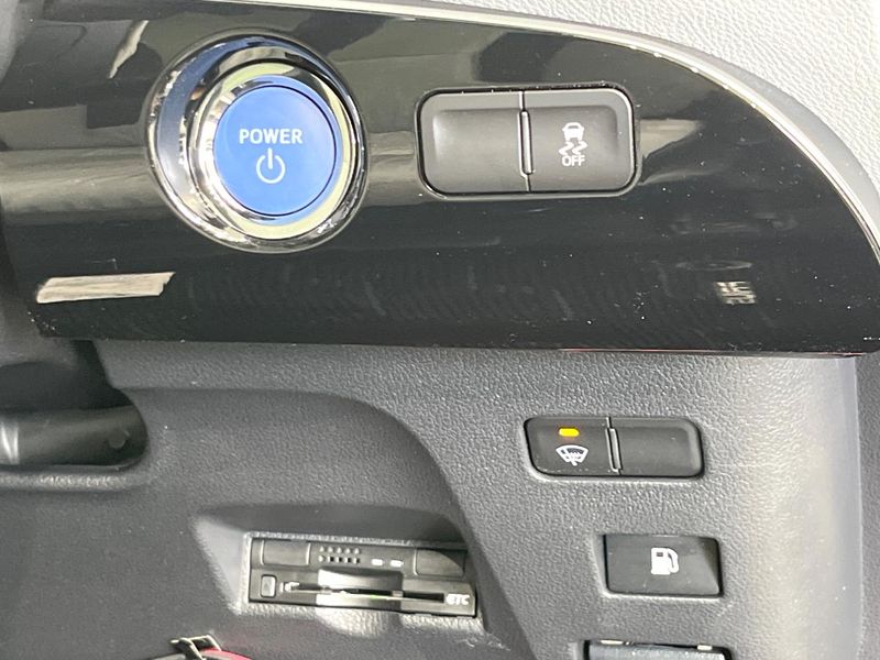 2016 Toyota Prius DAA-ZVW55 (UW-6a5af0f71ea80)[27]